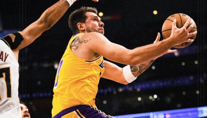 开云体育移动版-最多领先17分！湖人火力全开：东契奇16分8助，詹姆斯单节11分