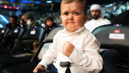 开云体育官网-定了？巴萨邀请侏儒网红月底到诺坎普观看与皇家社会的比赛