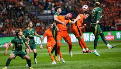 单国脚对抗四国脚 玉昆取中超第一分如释重负