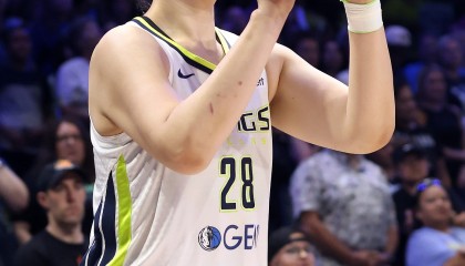 上场刚生涯新高本场依然不受重用！李月汝跌至轮换末端仅3分2帽