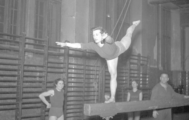 1735874563638058069.jpg F__SZ195202090011.jpg